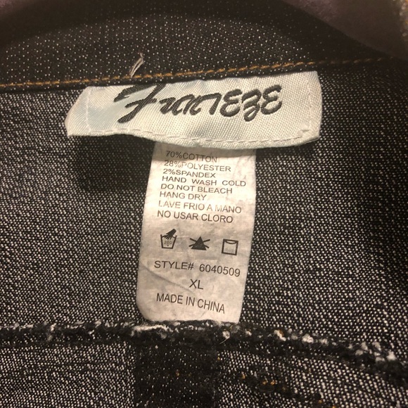 Cute jacket! 🧥 - Picture 3 of 4